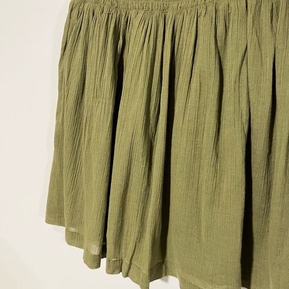 New York & Company Women’s Olive Green Skirt with Underlining. - Picture 8 of 9
